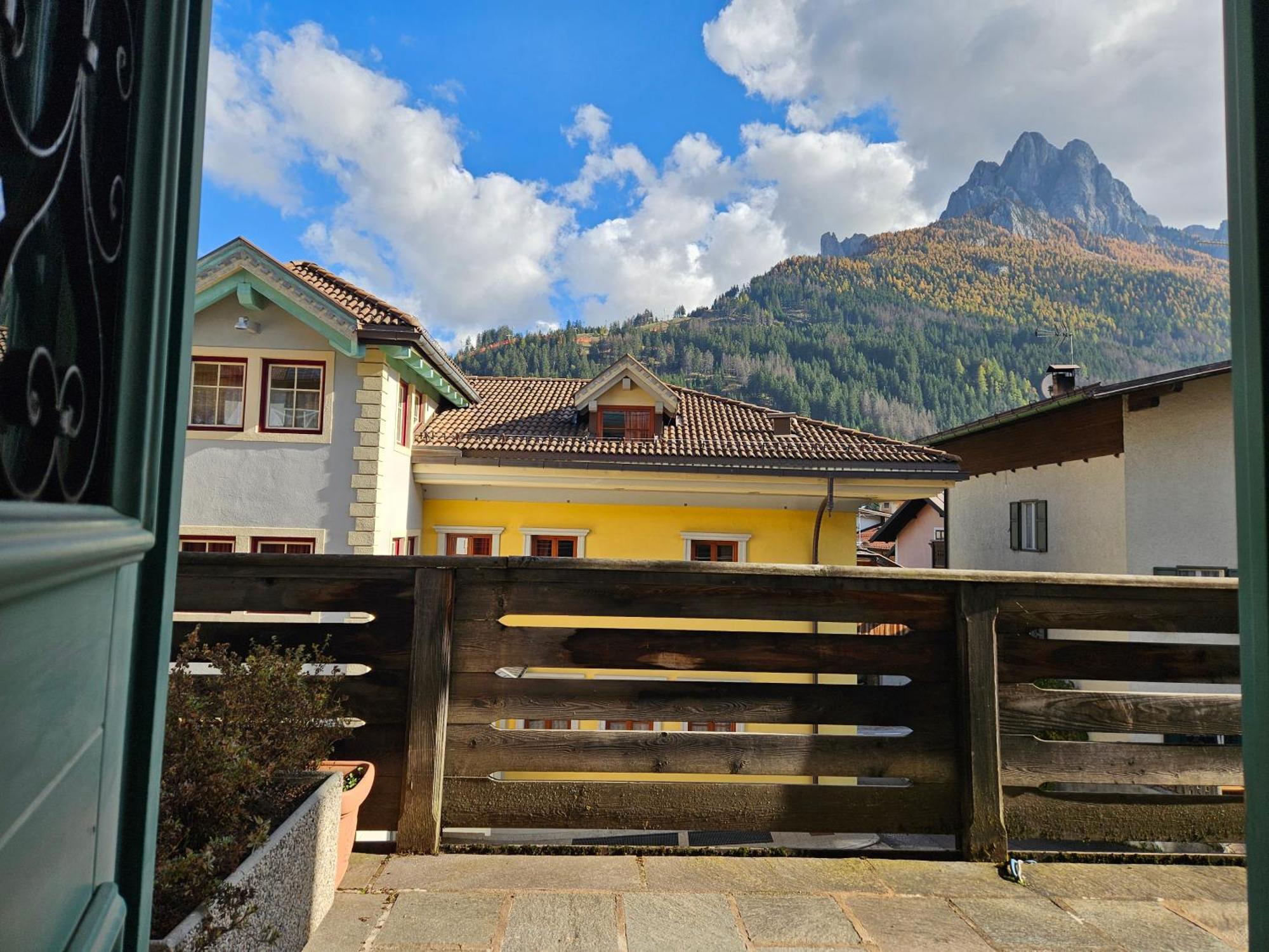 Ferienwohnung Casa Al Mesdi Pozza di Fassa Exterior foto