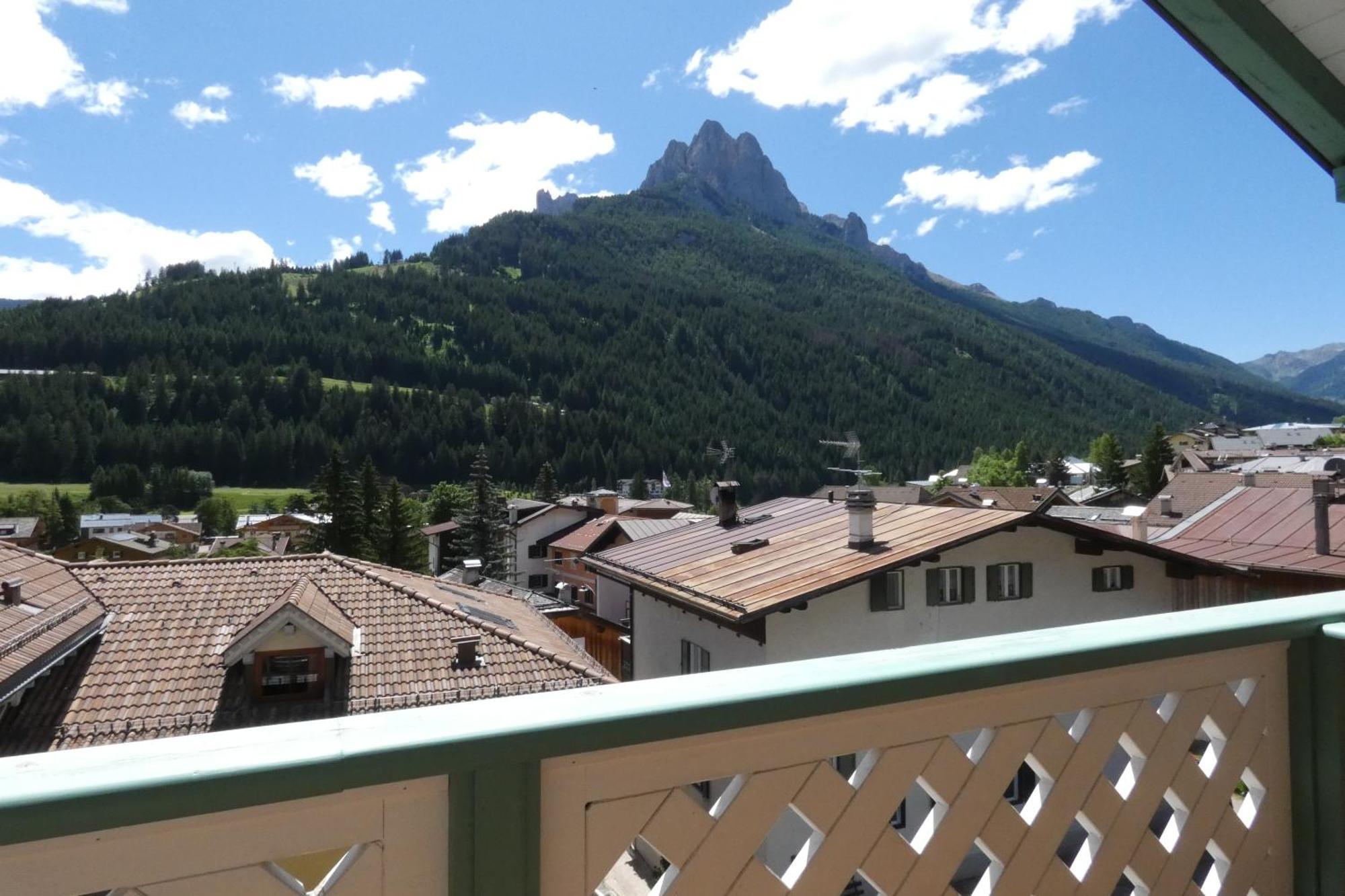 Ferienwohnung Casa Al Mesdi Pozza di Fassa Exterior foto