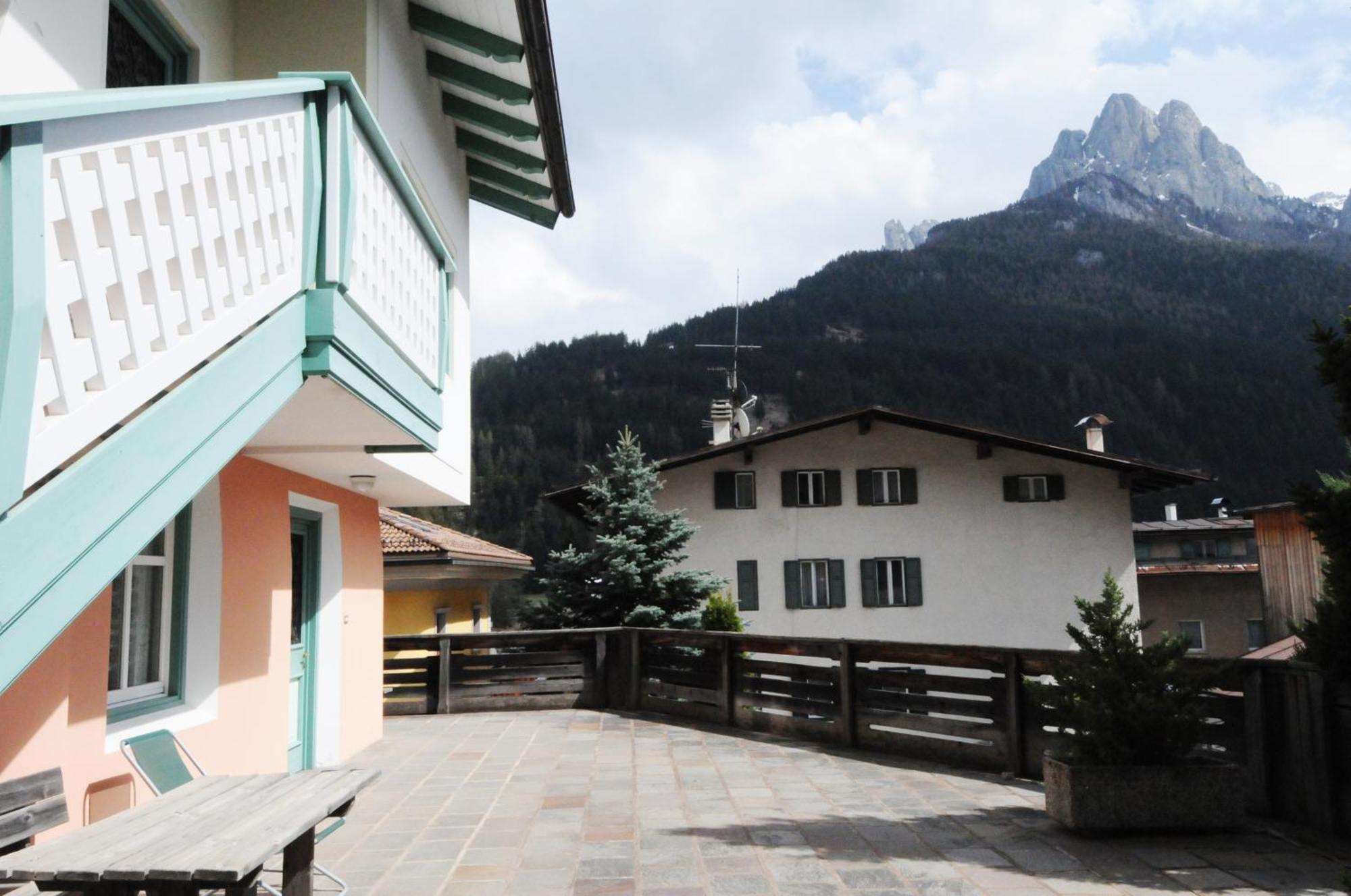 Ferienwohnung Casa Al Mesdi Pozza di Fassa Exterior foto